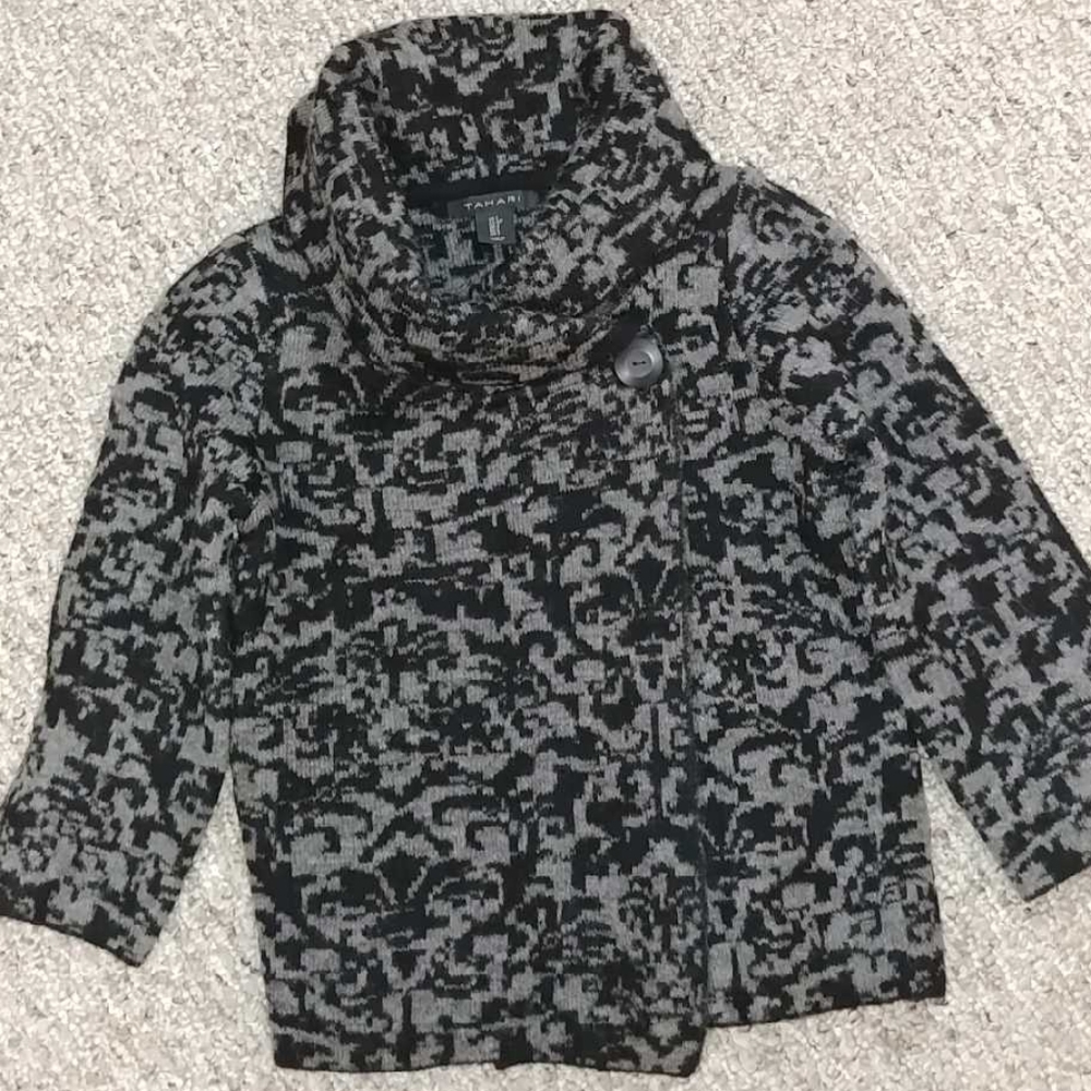 Tahari wool blend sweater